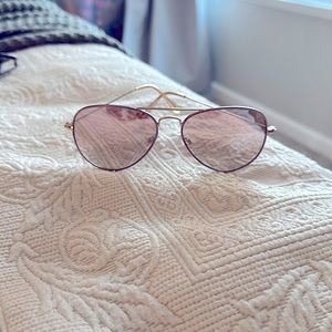 Frye & Co. rose & gold aviator sunglasses 💕